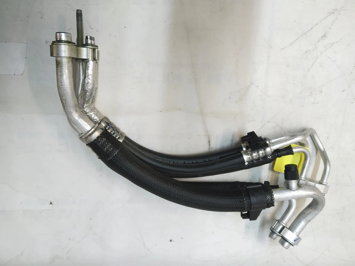 1 Трубопровод системы кондиционера в зборе от Supermanifold к HVAC Tesla model Y 1502022-00-E