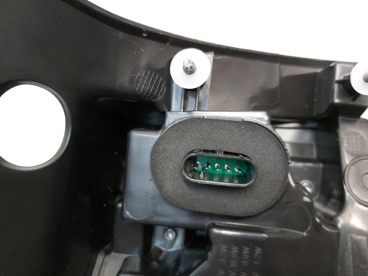 2 Фонарь правый наружный GLOBAL (yellow) 4 pin Tesla model 3, model Y 1502087-00-D