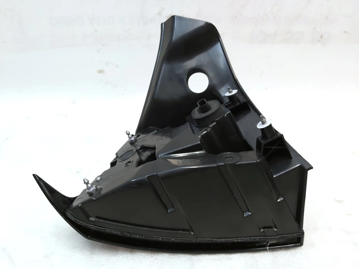 2 Фонарь правый наружный GLOBAL (yellow) 4 pin Tesla model 3, model Y 1502087-00-D