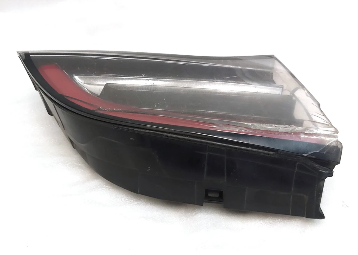 3 LAMP ASY, LIFTGATE LH GLOBAL 4 pin Tesla Model 3, Model Y 1502088-00-B