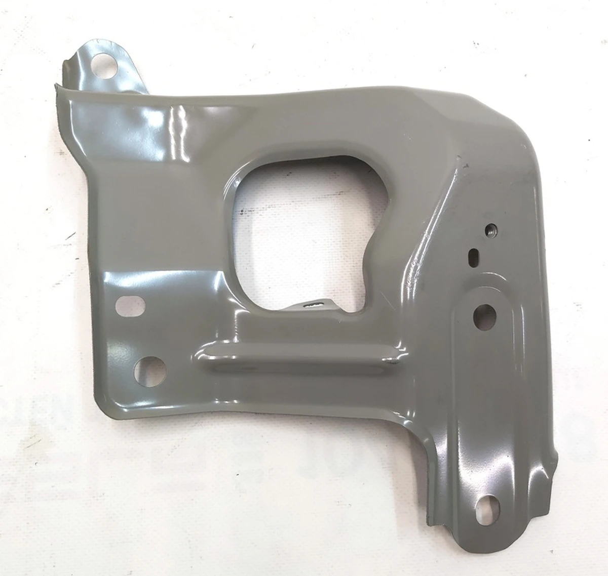 25 ASY - FEM BRKT LH Tesla model Y 1487491-00-A 1504589-S0-A