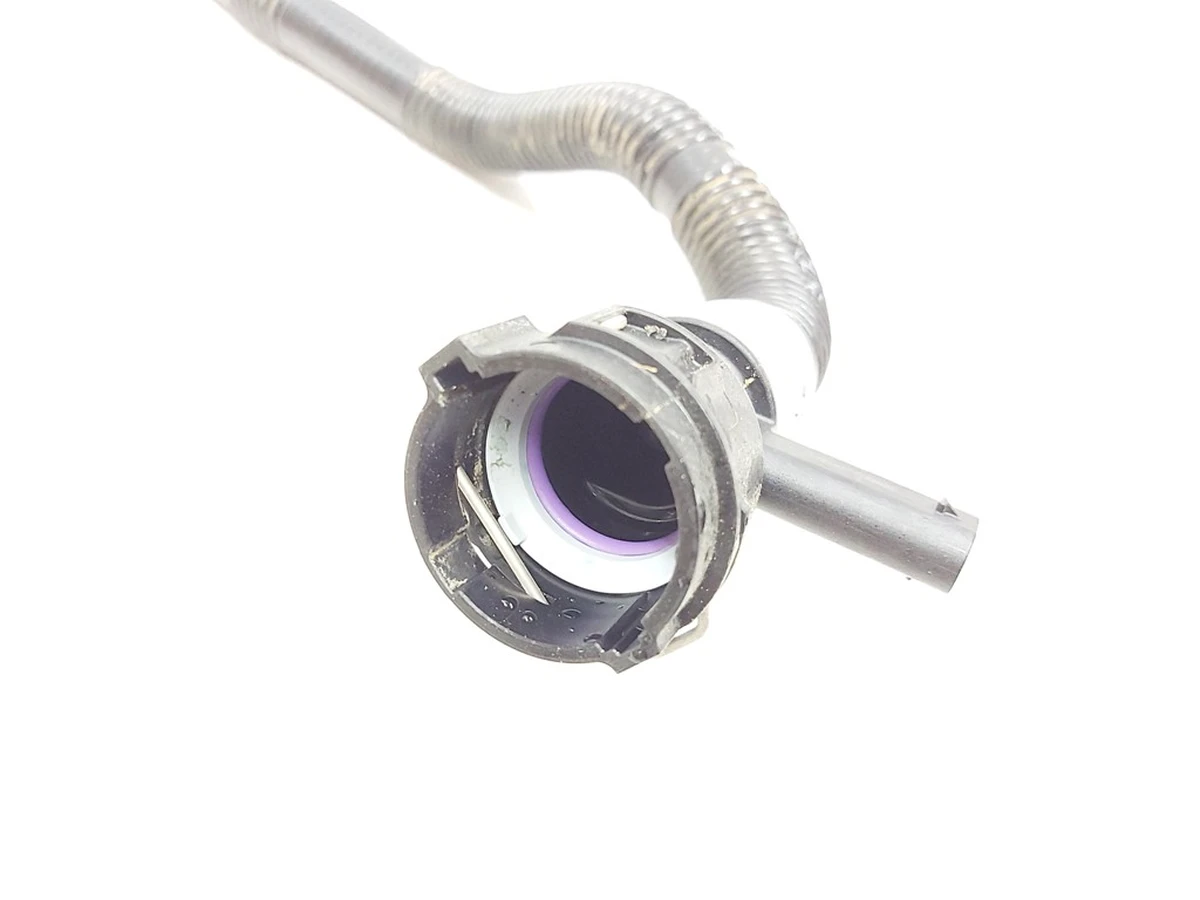 12 Патрубок системи охолодження Tesla Model 3, Model Y 1504721-00-C