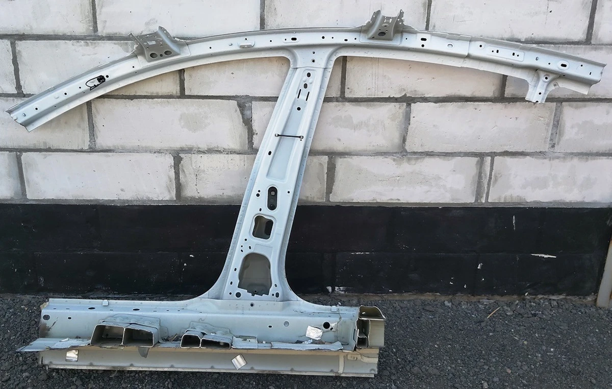 3 Кузовна панель правої стійки B (середньої) PPSW у зборі Tesla model 3 1504888-S0-A