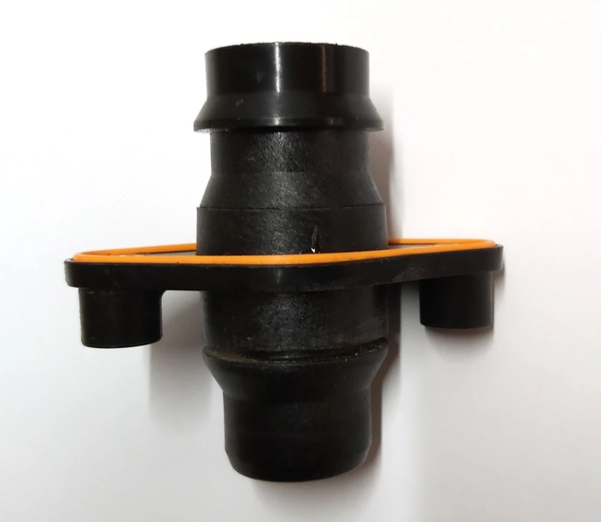 Переходник патрубка системы охлаждения основной батареи оранжевый уплотнительTesla model 3, model Y 1505074-00-A