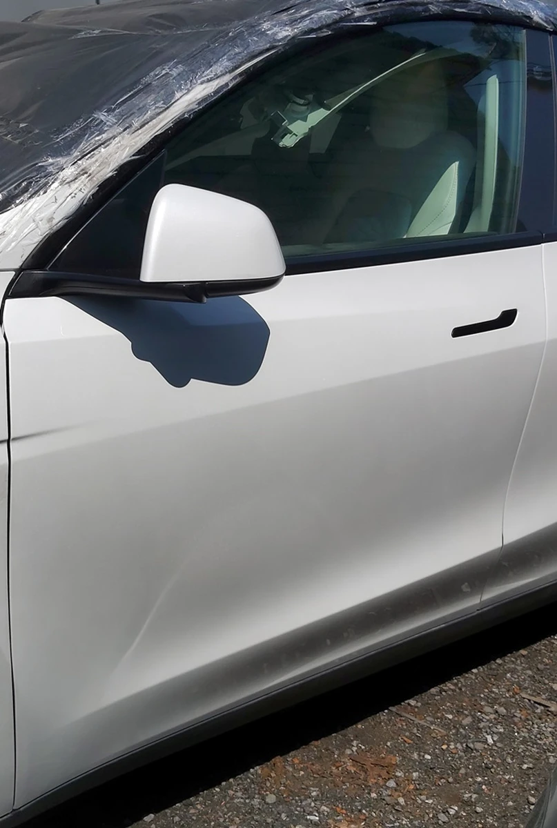 Двері передні ліві PPSW без скла та карти дверей Tesla mode Y 1505460-11-A