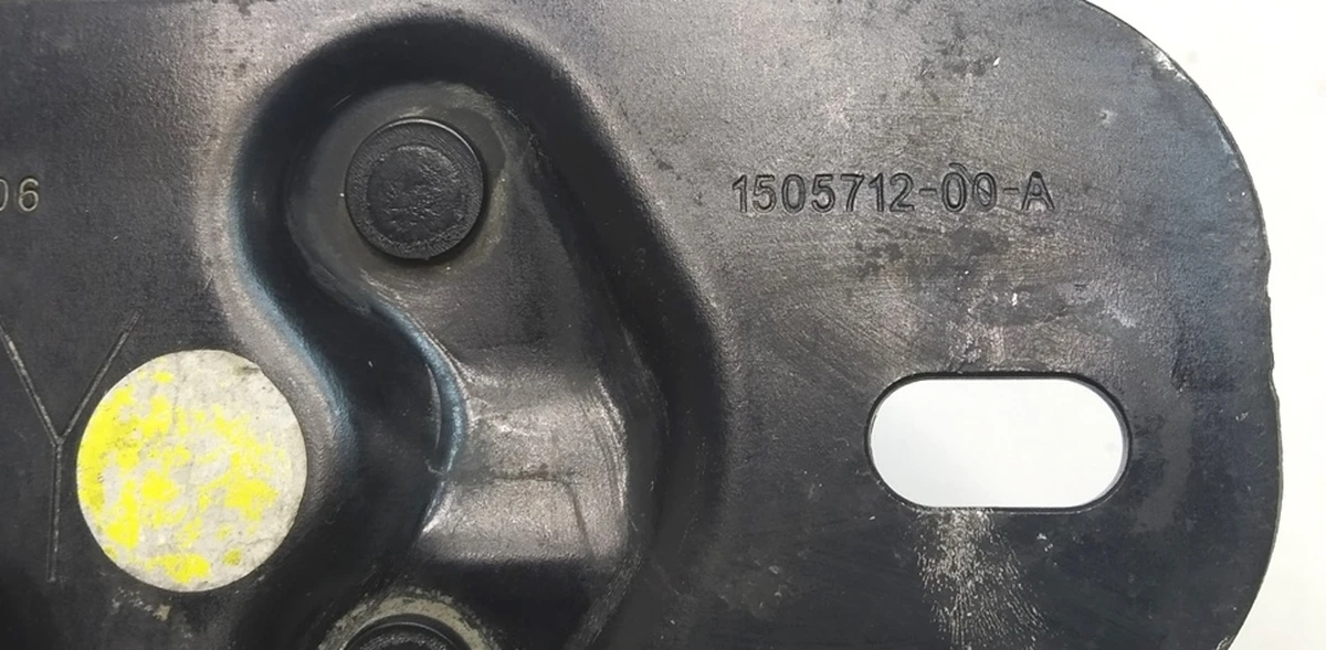 1 Петля замка капота одинарна низька (нового зразка) NEW Tesla model 3, model Y 1505712-00-B