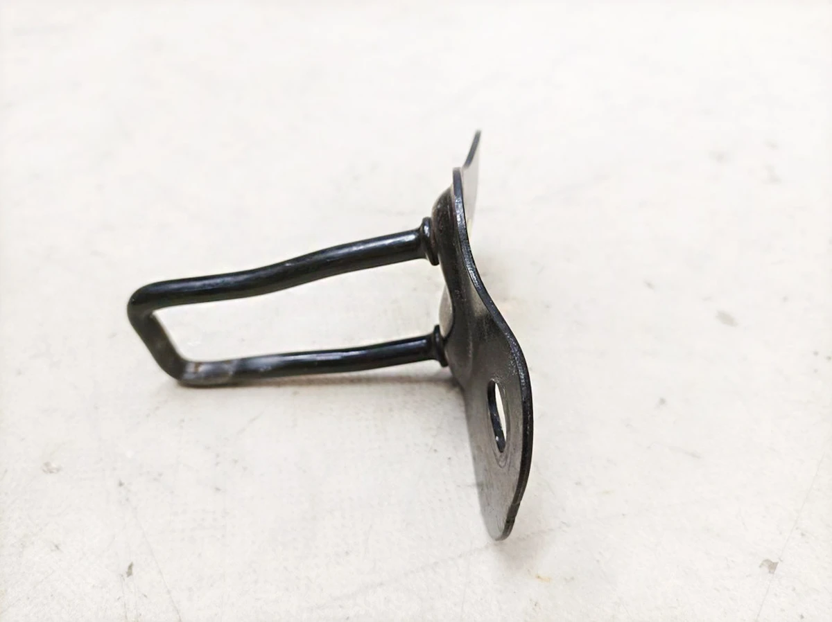 1 Петля замка капота одинарна низька (нового зразка) з пошкодженням Tesla Model 3, Model Y 1505712-00-B