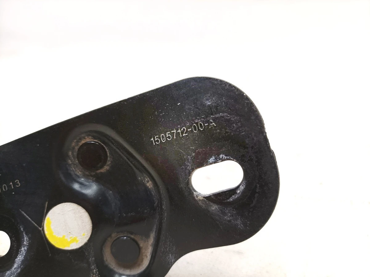 1 Петля замка капота одинарна низька (нового зразка) з пошкодженням Tesla Model 3, Model Y 1505712-00-B