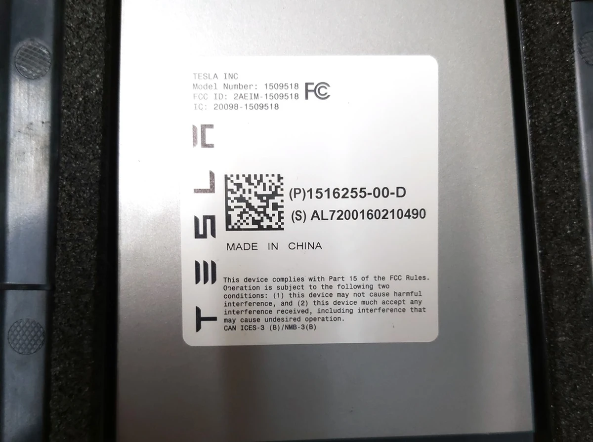 6 Накладка стойки B наружная левая (стекло) с камерой Tesla Model Y 1506885-00-D