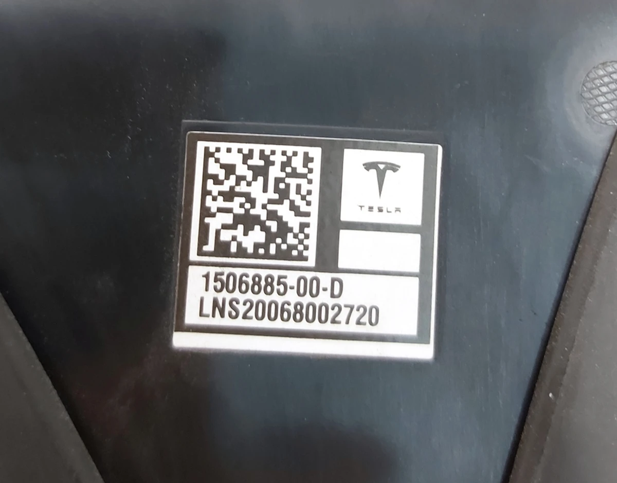 6 Накладка стойки B наружная левая (стекло) с камерой Tesla Model Y 1506885-00-D