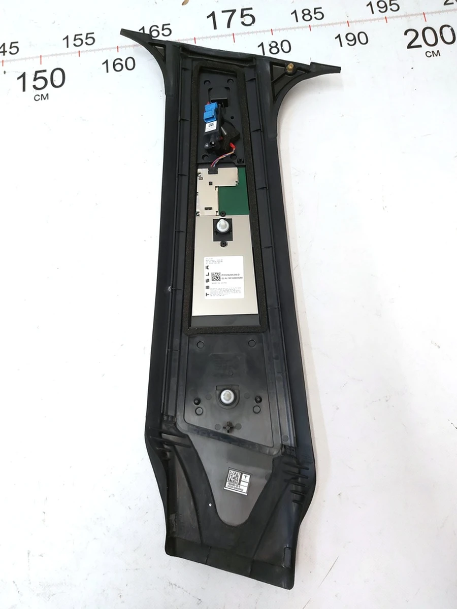 6 Накладка стійки B зовнішня ліва (скло) з камерою Tesla Model Y 1506885-00-H