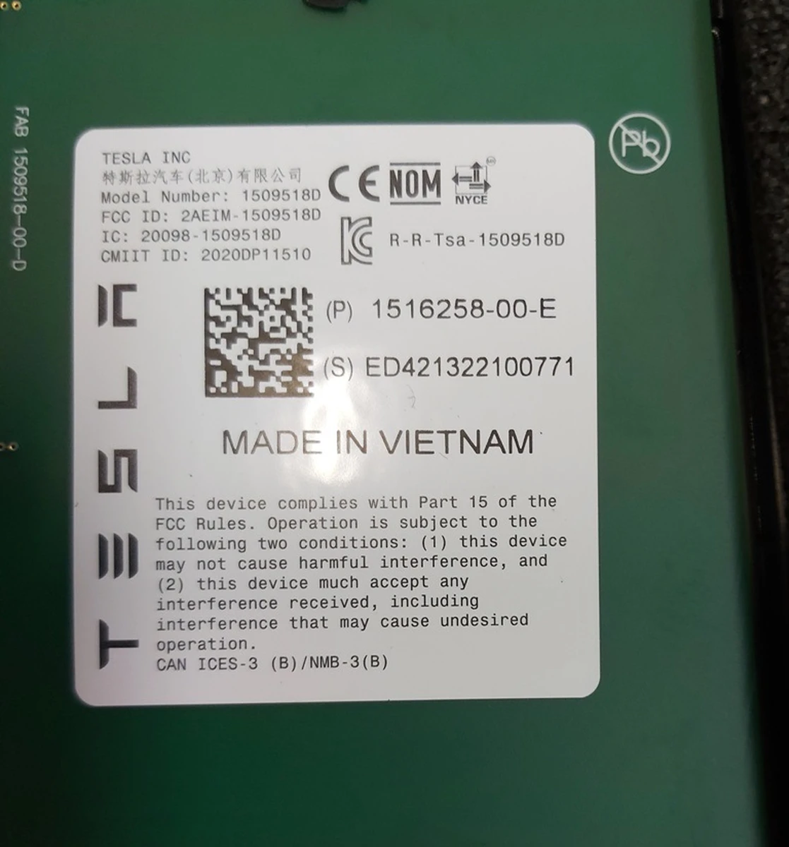 7 Накладка стійки B зовнішня права (скло) з камерою з пошкодженням Tesla model Y 1506886-00-D