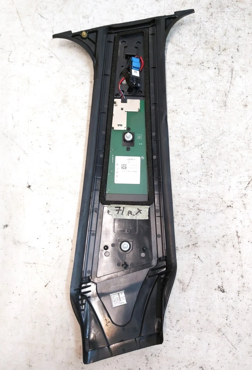 7 Накладка стійки B зовнішня права (скло) з камерою з пошкодженням Tesla model Y 1506886-00-D