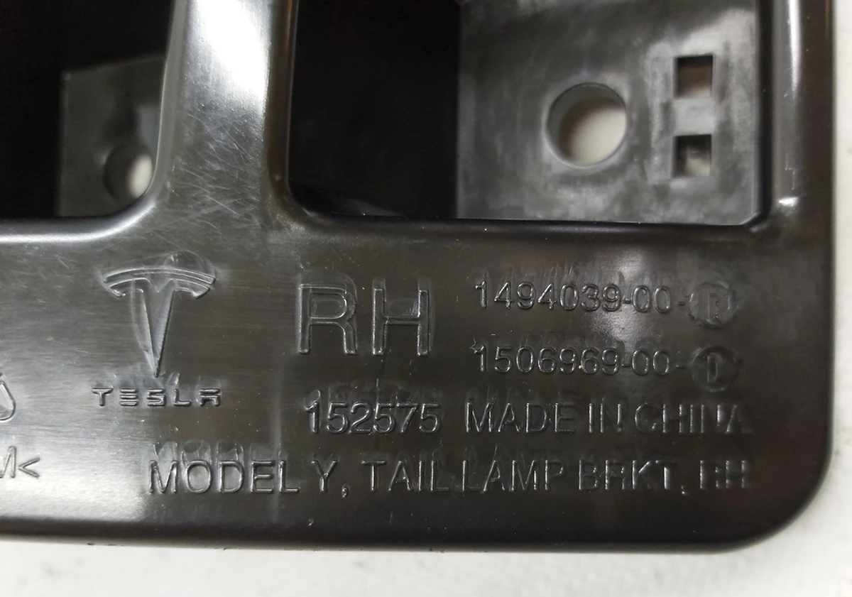 8 MODEL Y, TL BRKT, ASSY, RH NEW Tesla model Y 1506969-00-D