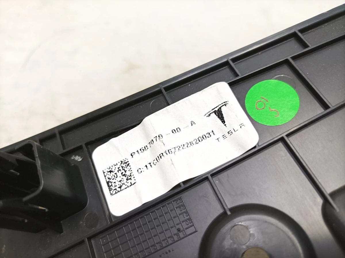 26 MY,DRIVER FOOTWELL ASSEMBLY Tesla Model Y 1507076-00-A