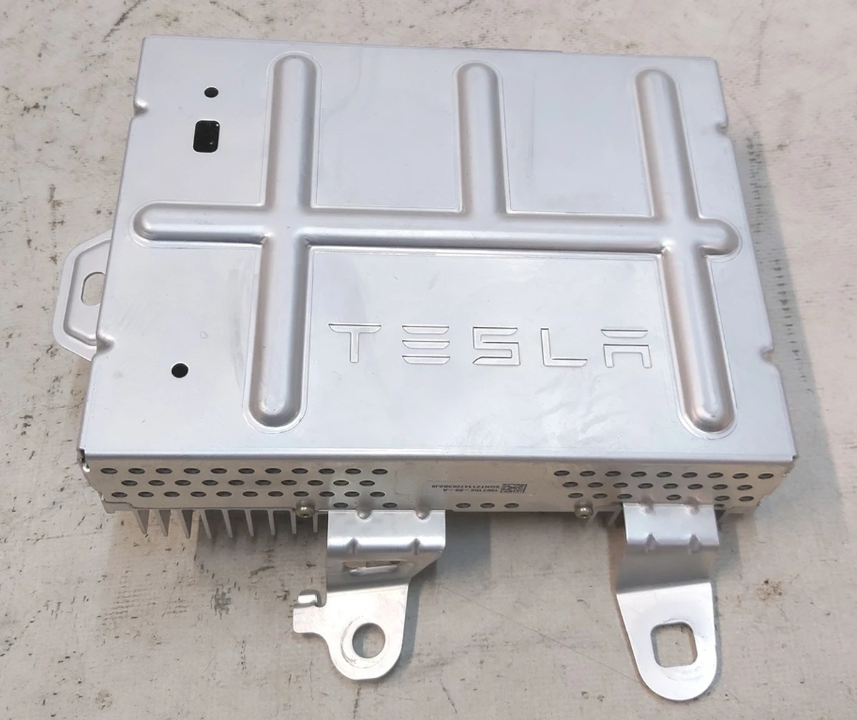 4 Підсилювач аудіо системи Tesla Model Y 1507152-00-A