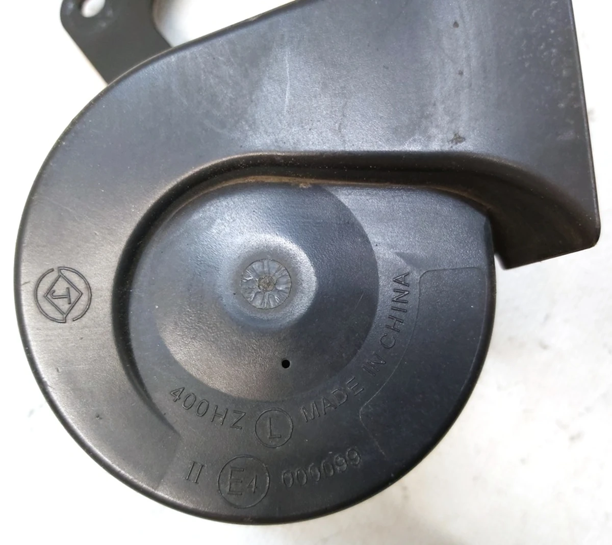 1 Клаксон (сигнал) високий тон та клаксон (сигнал) низький тон у комплекті з кріпленням Tesla Model Y 1527242-00-B