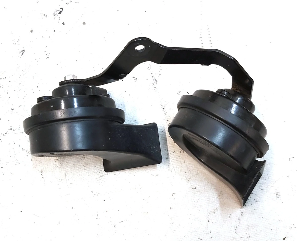 1 Клаксон (сигнал) високий тон та клаксон (сигнал) низький тон у комплекті з кріпленням Tesla Model Y 1527242-00-B