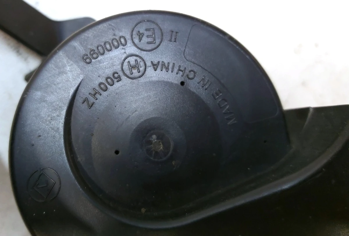 1 Клаксон (сигнал) високий тон та клаксон (сигнал) низький тон у комплекті з кріпленням Tesla Model Y 1527242-00-B