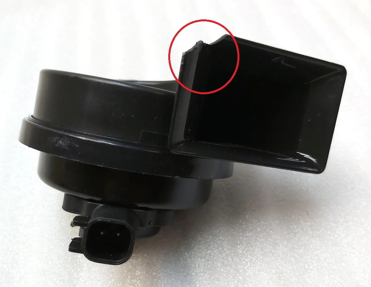 1 Клаксон (сигнал) низький тон із пошкодженням корпусу Tesla model 3, model Y 1507242-00-B