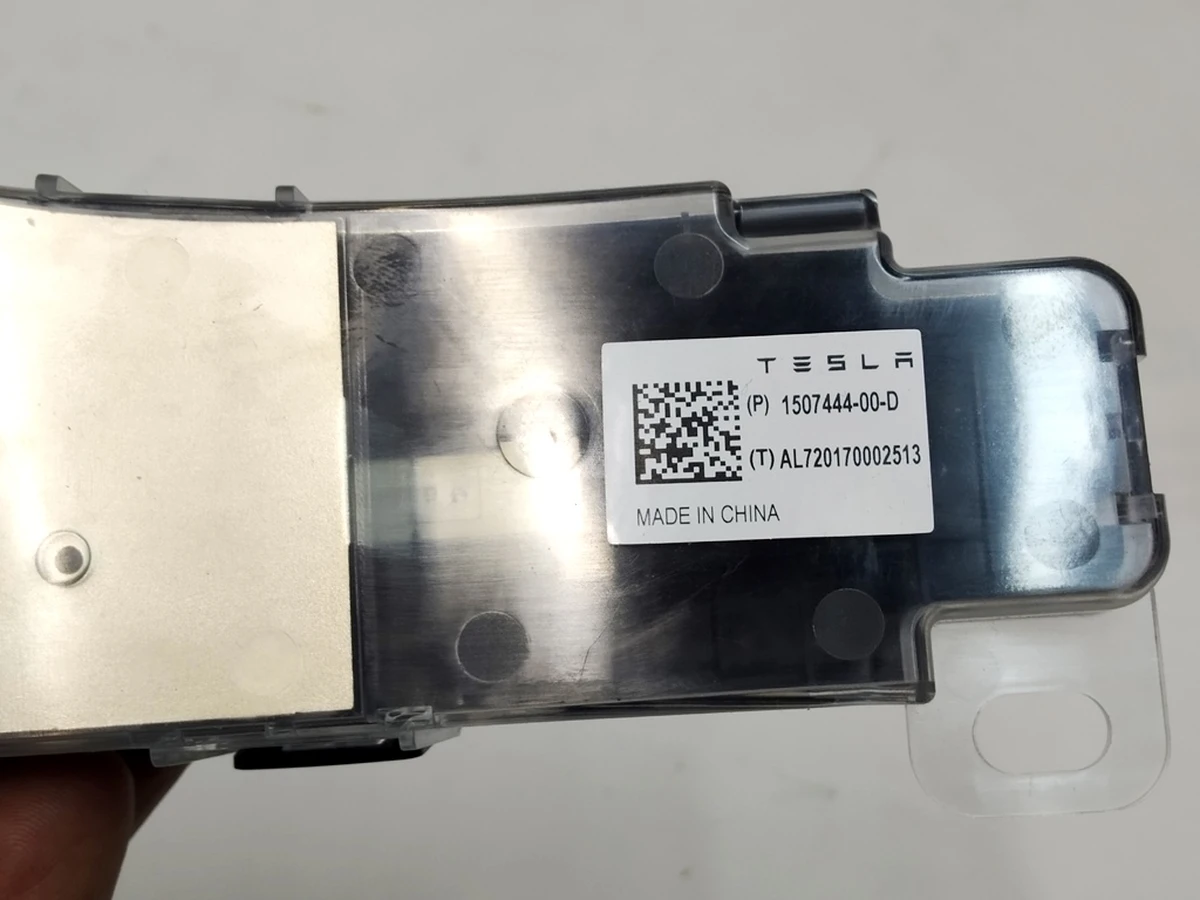 1 Антена WI-FI Tesla Model 3, Model Y 1585601-00-E