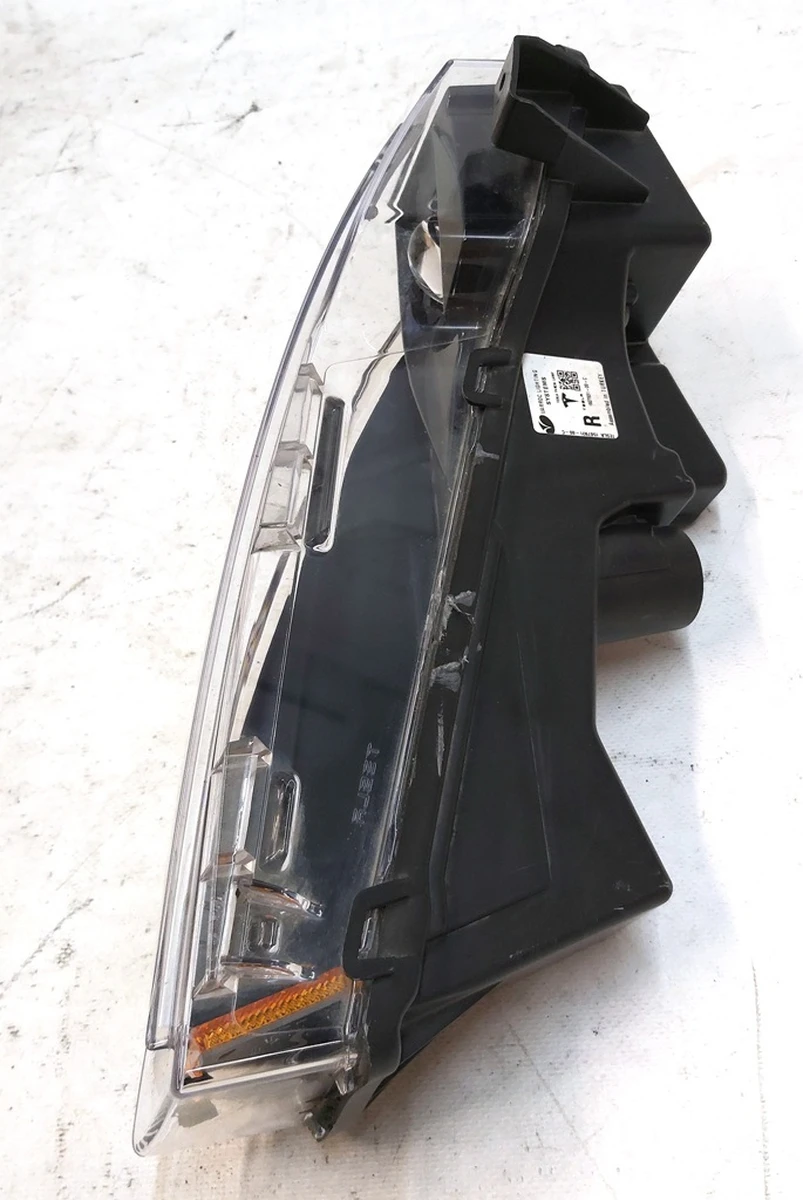 2 LAMP ASY, FASCIA LAMP, SAE UP-LEVEL, RH Tesla model Y 1077392-00-F