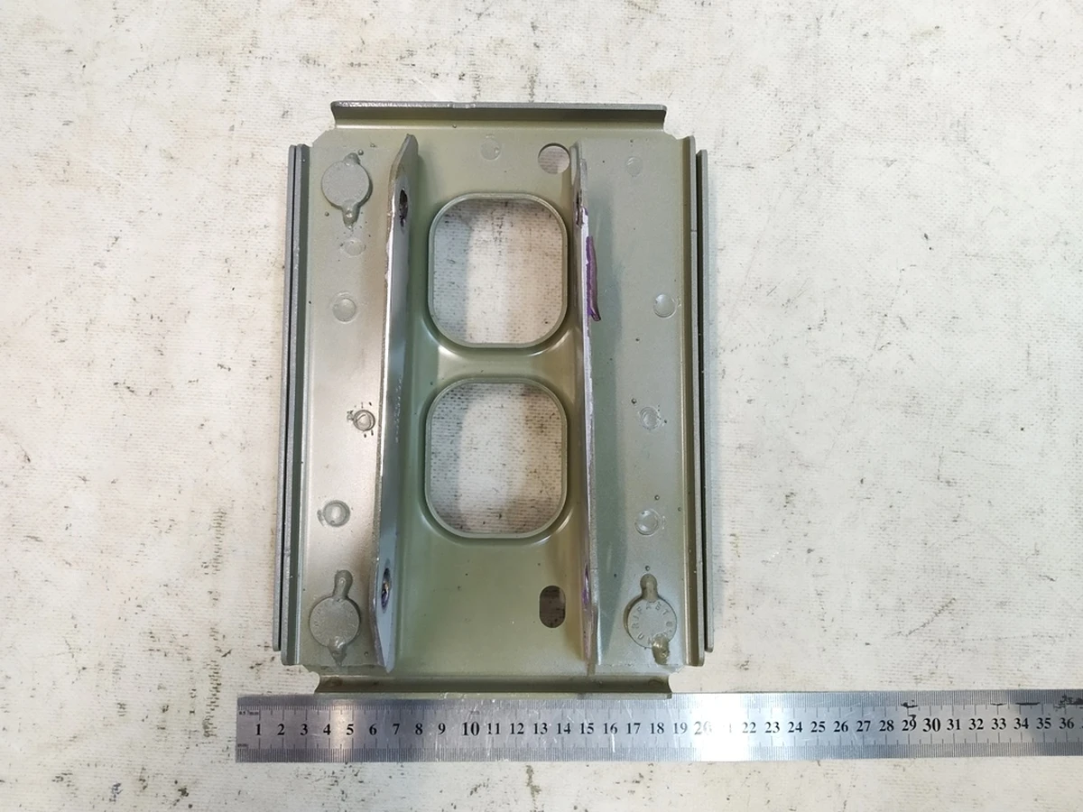 1 Кронштейн кріплення підсилювача заднього бампера лівий у зборі Tesla model Y 1507955-S0-A