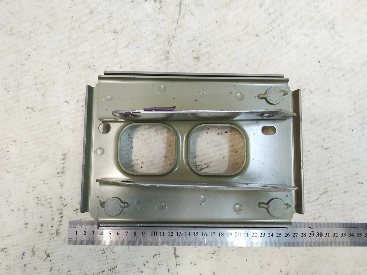 1 Кронштейн кріплення підсилювача заднього бампера лівий у зборі Tesla model Y 1507955-S0-A