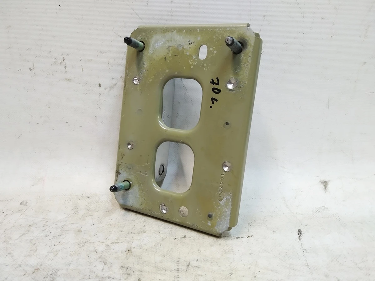 1 Кронштейн кріплення підсилювача заднього бампера лівий у зборі Tesla model Y 1507955-S0-A