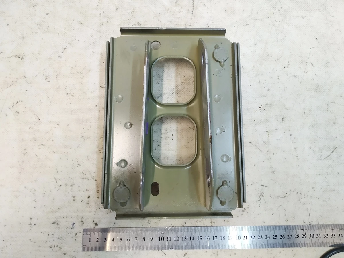 2 Кронштейн крепления усилителя заднего бампера правый в сборе Tesla model Y 1507956-S0-A