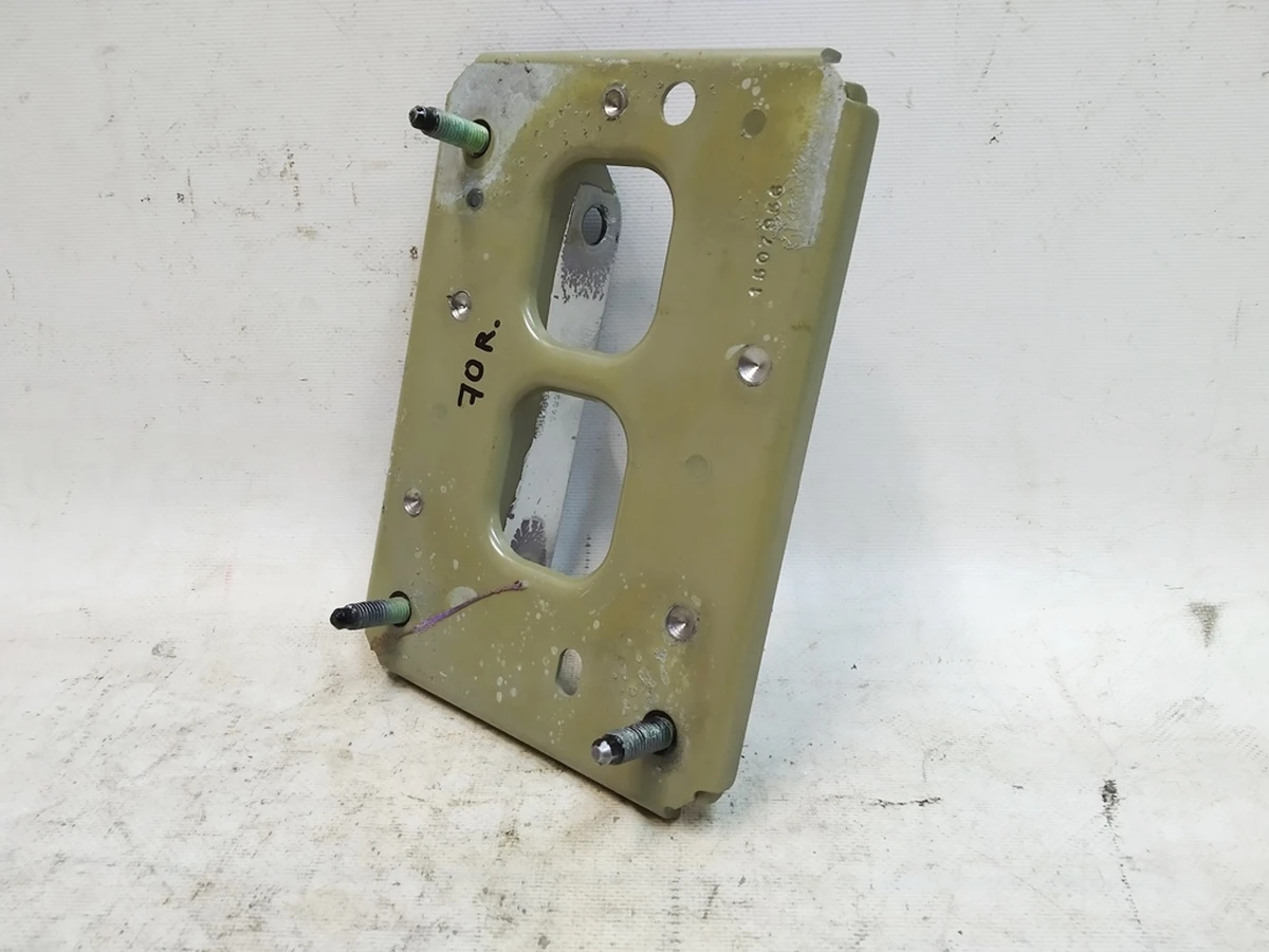 2 Кронштейн крепления усилителя заднего бампера правый в сборе Tesla model Y 1507956-S0-A