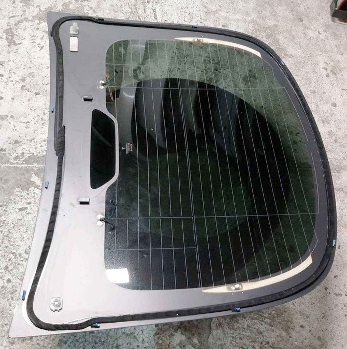 7 Стекло крышки багажника (задней двери) с подогревом Tesla Model Y 1509126-00-F