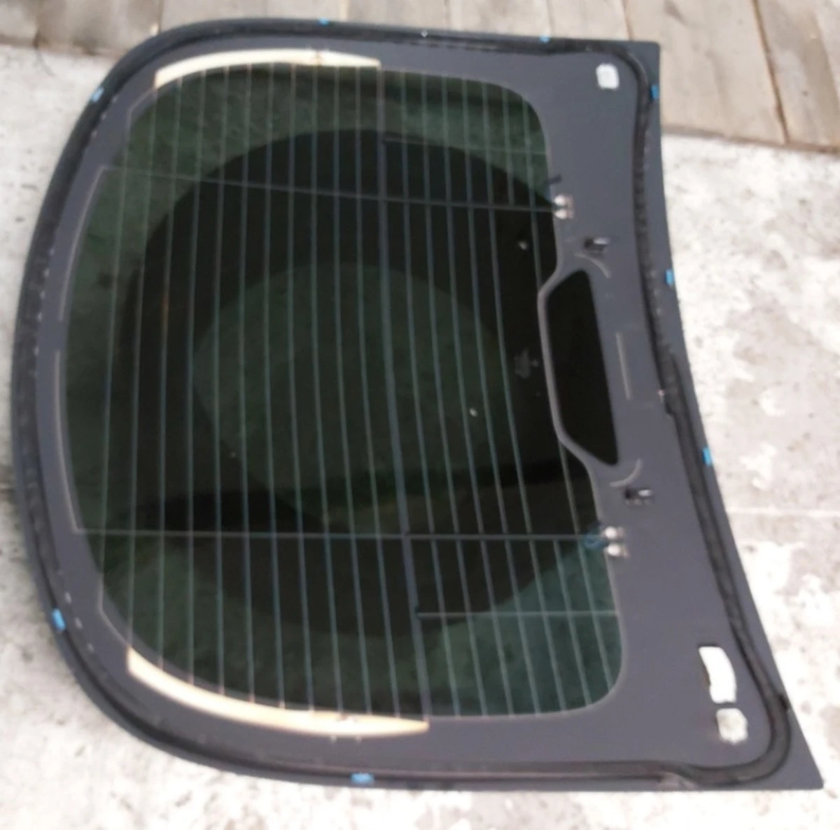 7 Стекло крышки багажника (задней двери) с подогревом Tesla Model Y 1509126-00-F