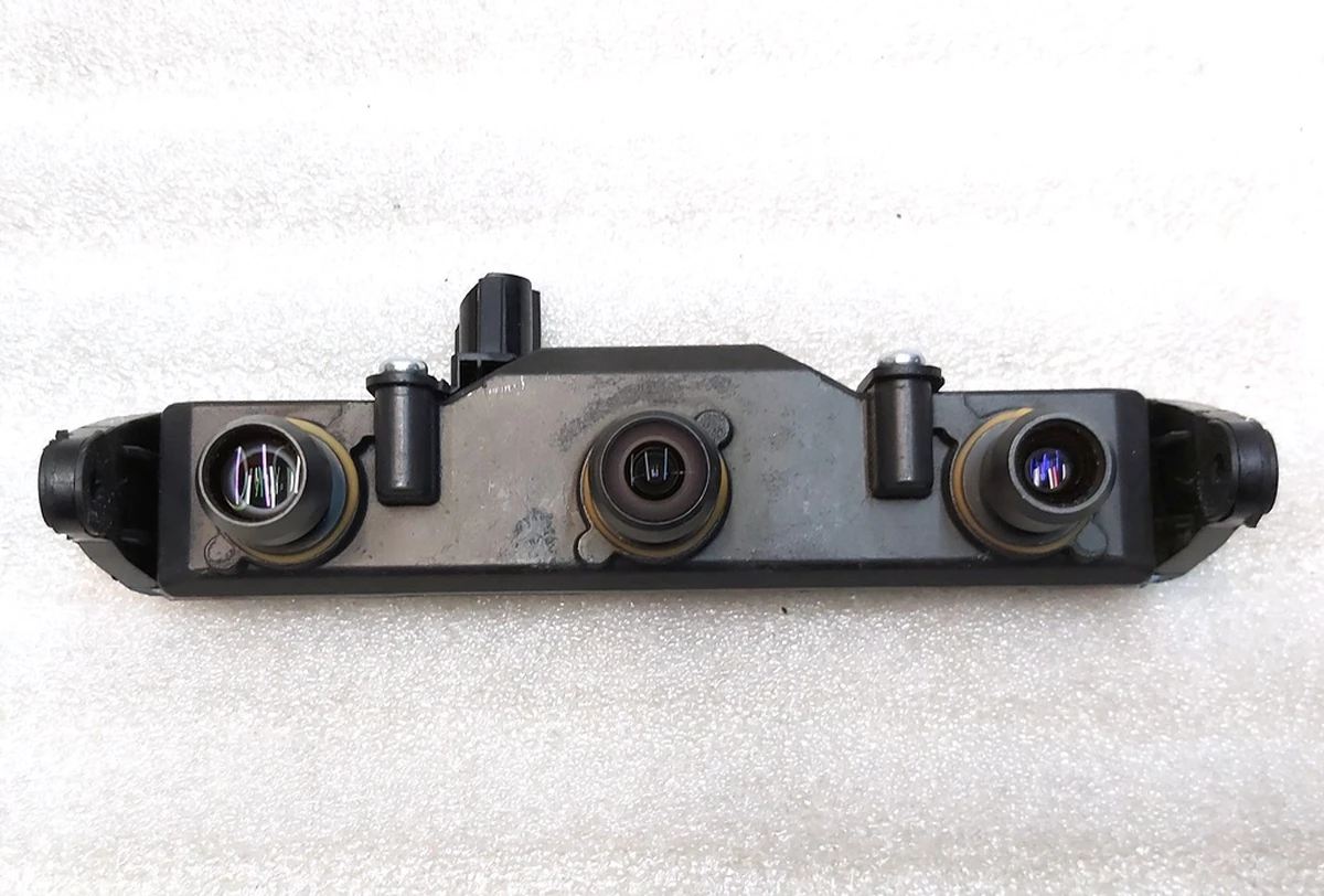 Камера TRIPLE лобового скла з подряпиною об'єктиву Tesla model Y 1514448-00-F