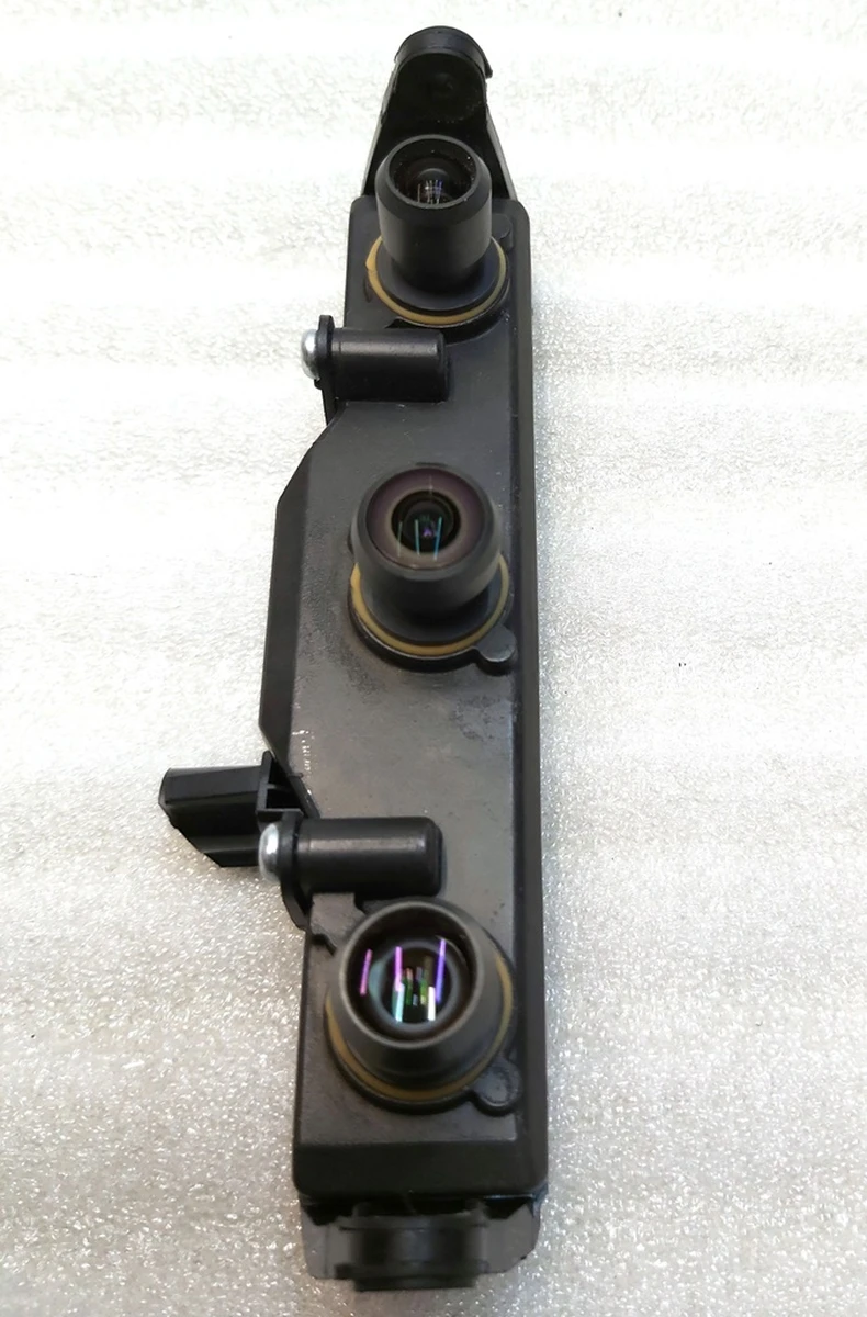 Камера TRIPLE лобового скла з подряпиною об'єктиву Tesla model Y 1514448-00-F