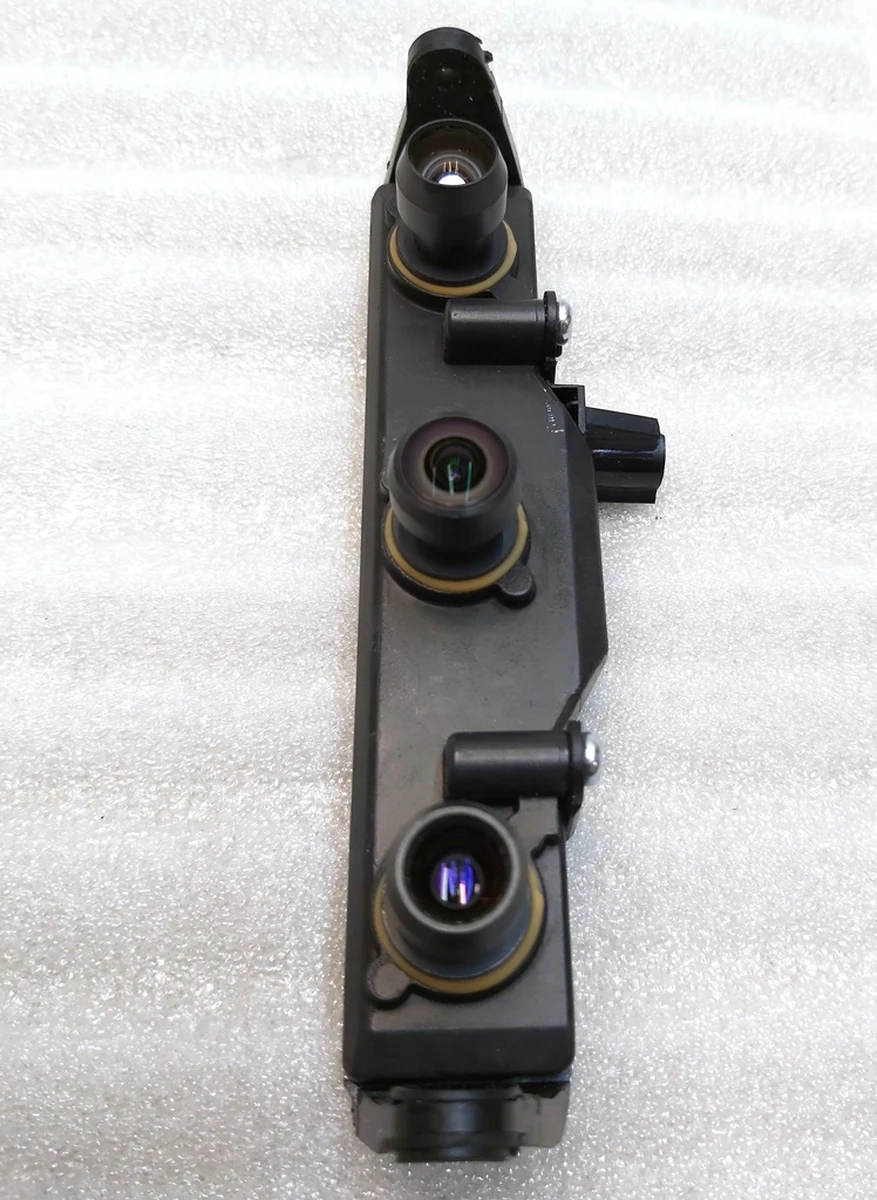 Камера TRIPLE лобового скла з подряпиною об'єктиву Tesla model Y 1514448-00-F