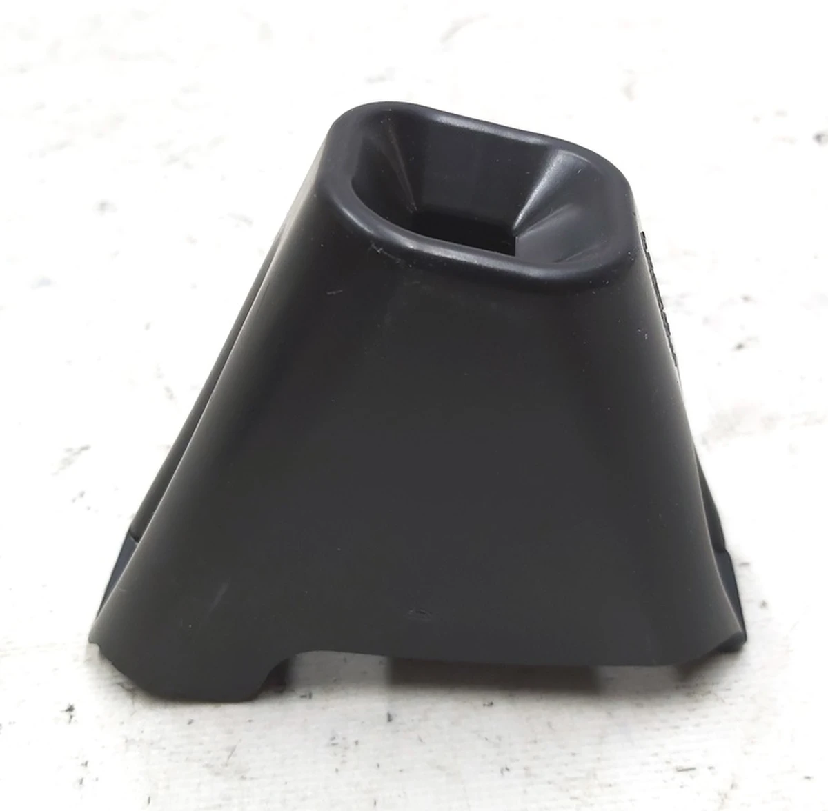 4 LWR GRILLE FEM BRKT, Tesla model Y 1514466-00-A