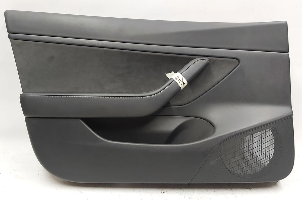 1 Карта дверей передньої лівої в зборі PREM BLACK Tesla model 3 1514764-21-A