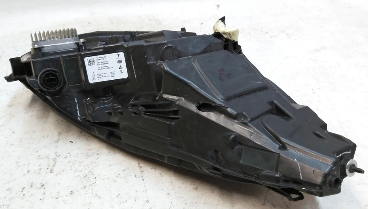 1 Фара головна ліва UP LEVEL GLOBAL (лінза) із пошкодженням Tesla model 3, model Y 1514952-00-E