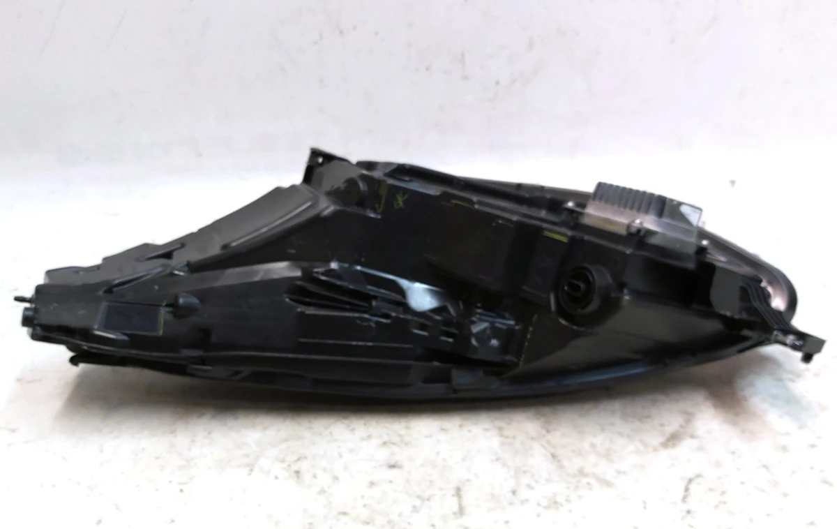 2 Фара головна права UP LEVEL (USA) з пошкодженням, не працює Tesla Model 3, Model Y 1514953-00-C