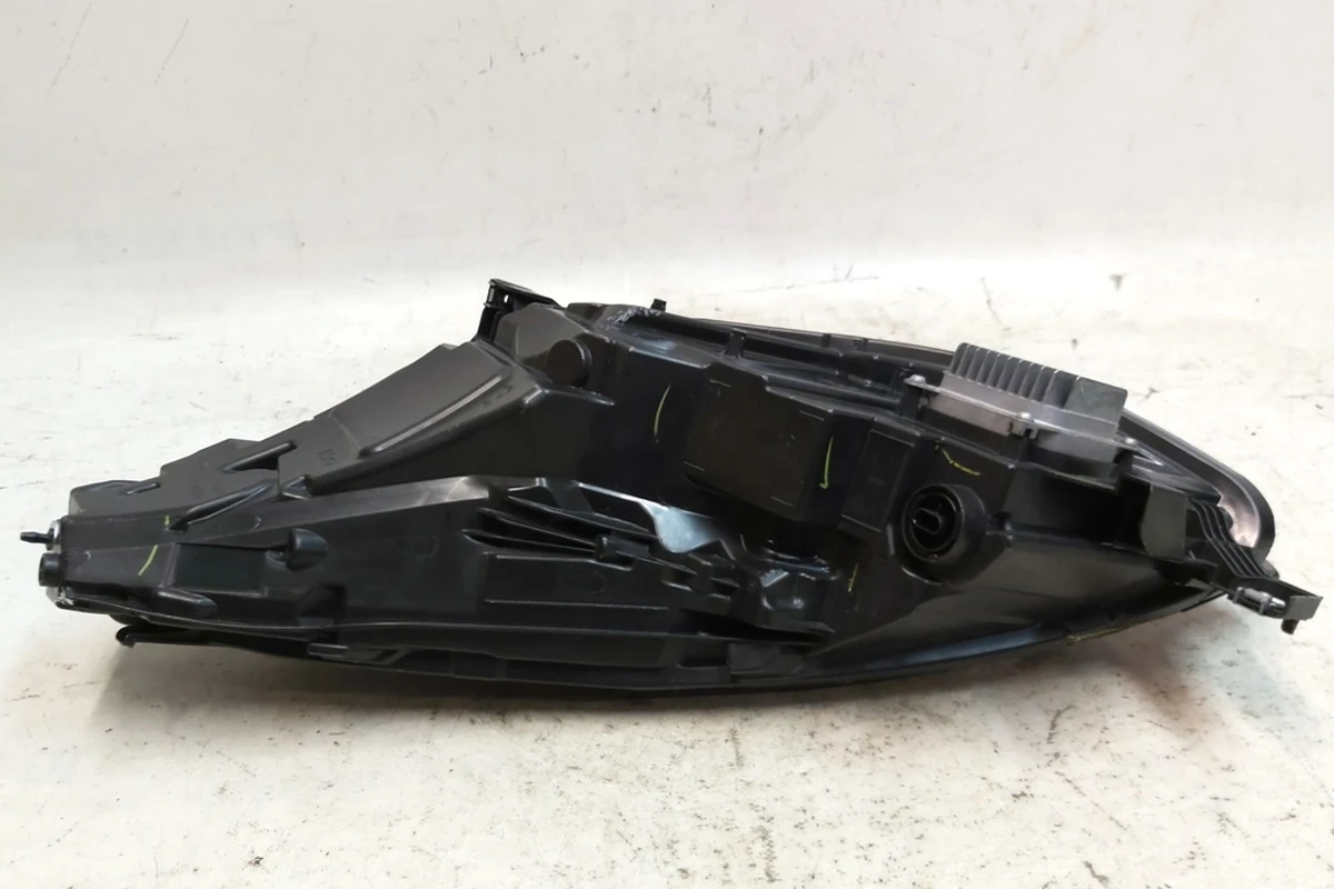 2 HD/LP ASY, SAE UP-LEVEL, RH does not work, small scratches Tesla Model 3, Model Y 1514953-00-C