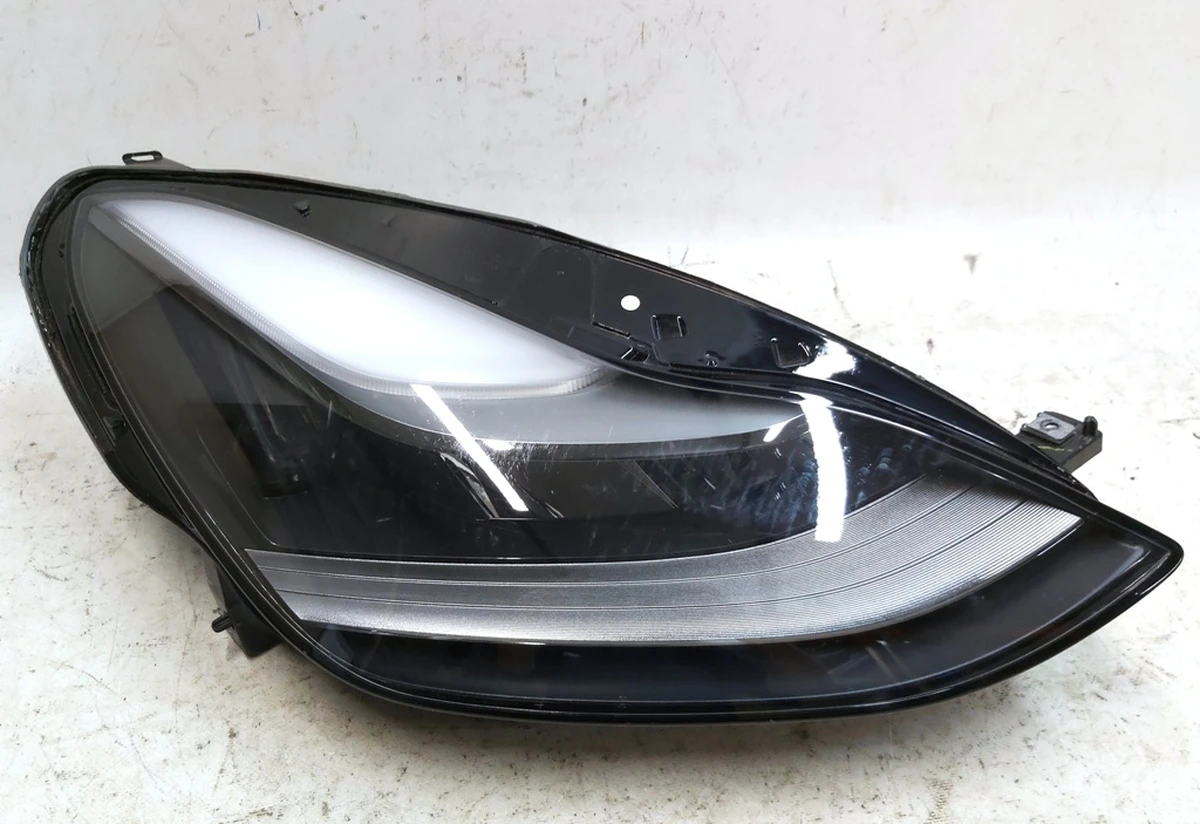 2 HD/LP ASY, SAE UP-LEVEL, RH does not work, small scratches Tesla Model 3, Model Y 1514953-00-C