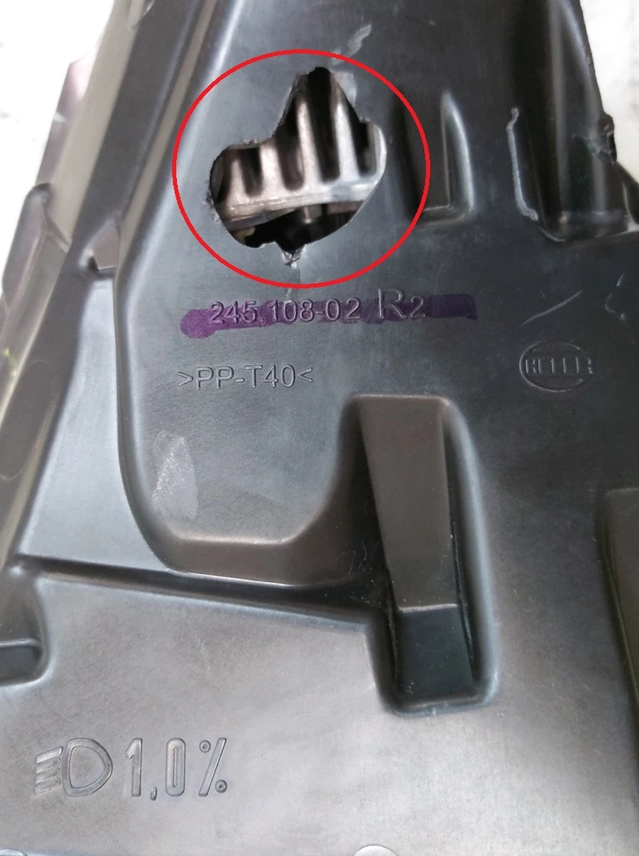 2 Фара головна права UP LEVEL (USA) з пошкодженням, не працює, дрібні подряпини Tesla Model 3, Model Y 1514953-00-C