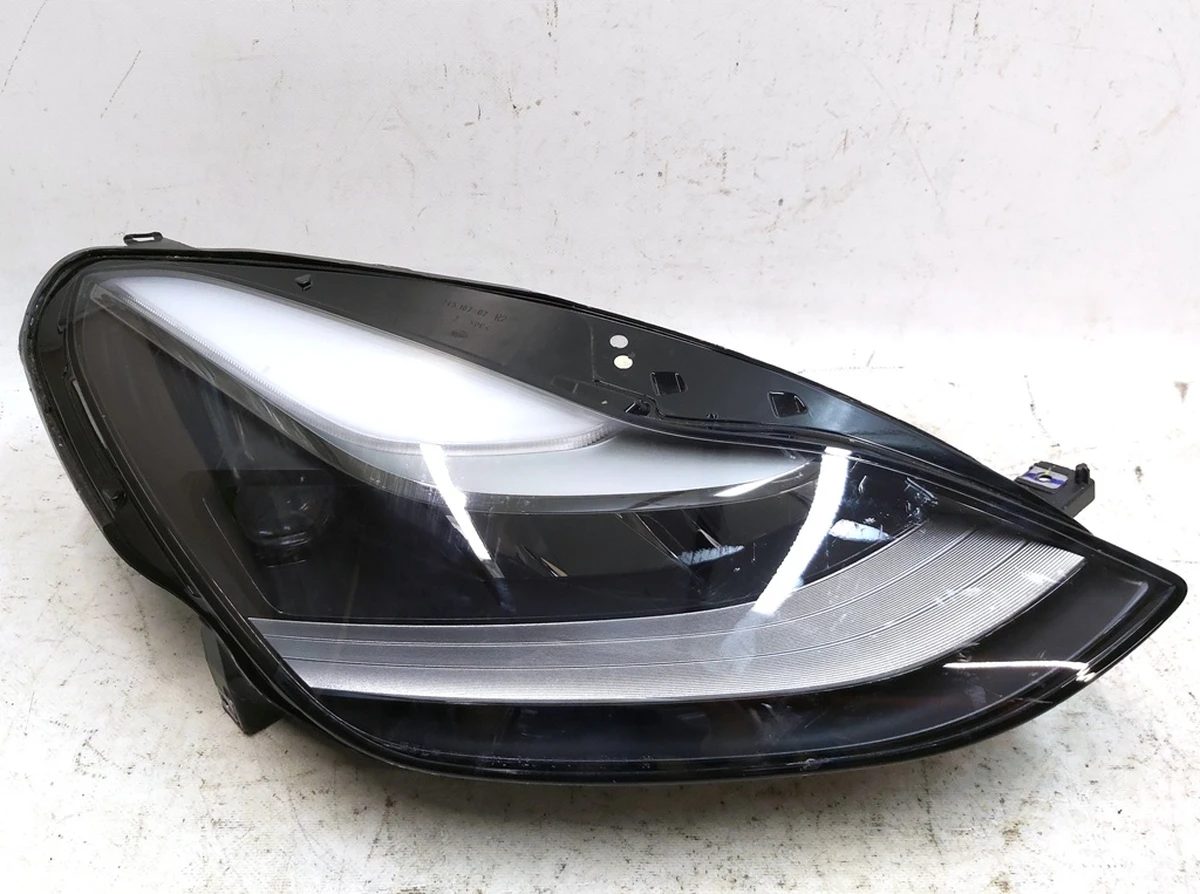 2 Фара головна права UP LEVEL (USA) з пошкодженням, не працює, дрібні подряпини Tesla Model 3, Model Y 1514953-00-C