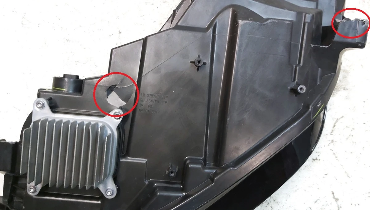 2 Фара головна права UP LEVEL (USA) з пошкодженням, не працює, дрібні подряпини Tesla Model 3, Model Y 1514953-00-C