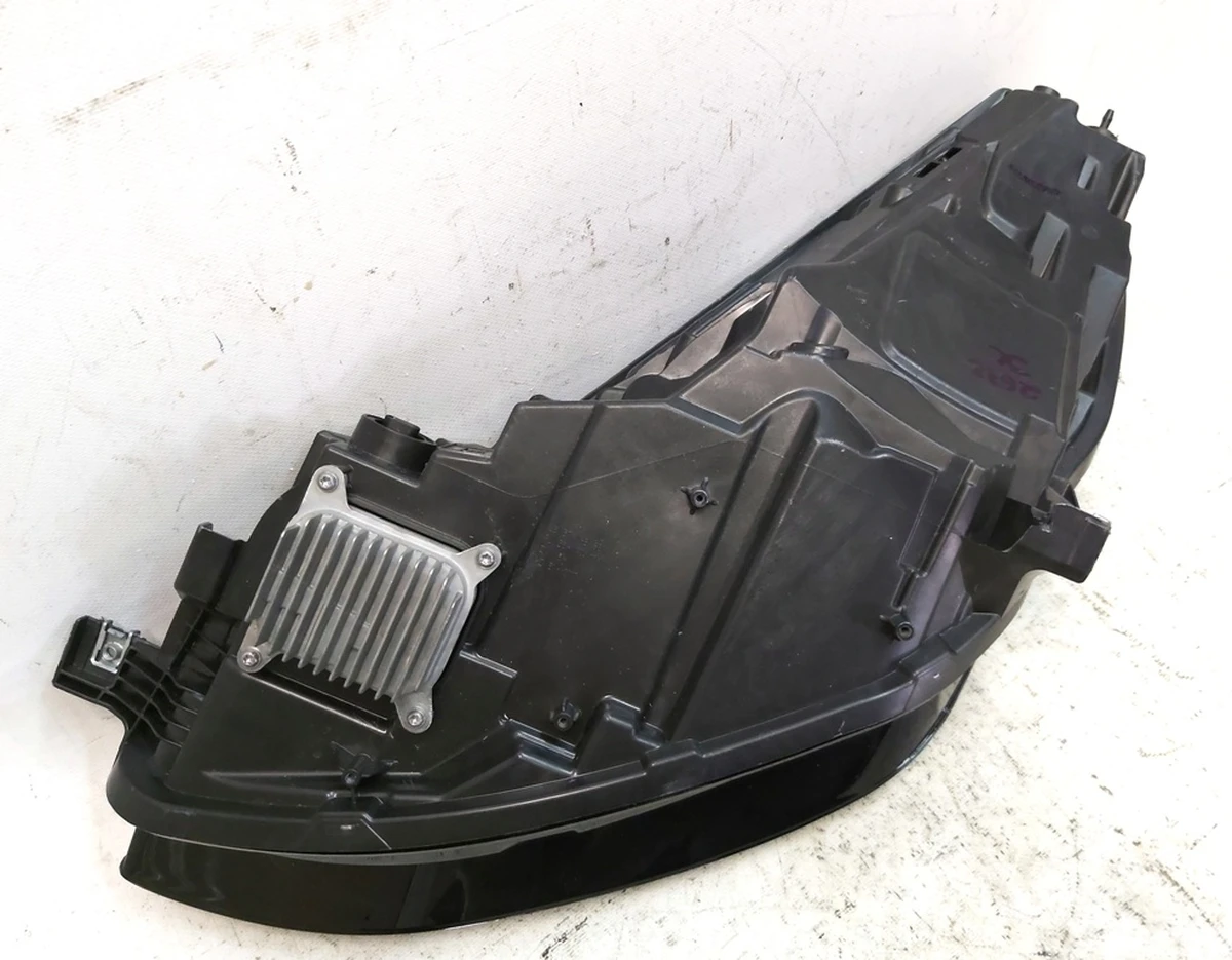 2 Фара главная правая UP LEVEL (USA) с повреждением, не работает Tesla Model 3, Model Y 1514953-00-C