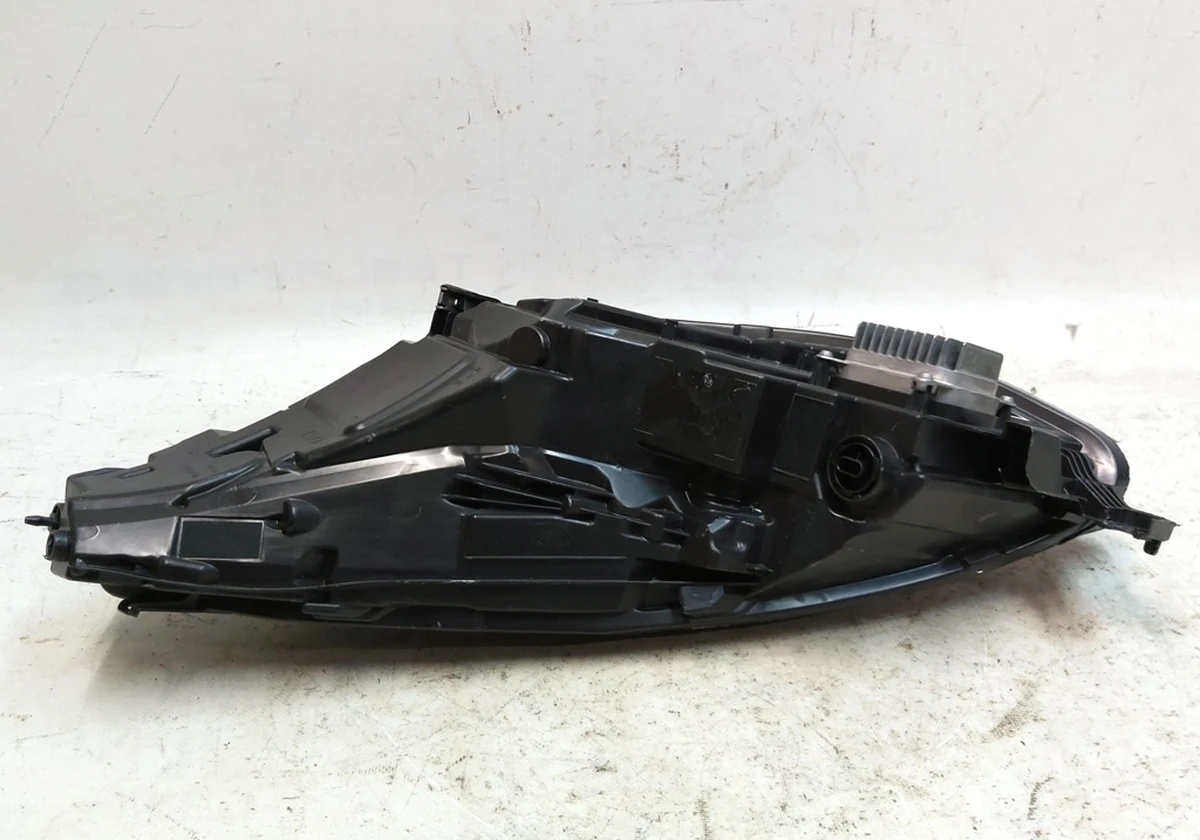 2 HD/LP ASY, SAE UP-LEVEL, RH does not work, small scratches Tesla Model 3, Model Y 1514953-00-C