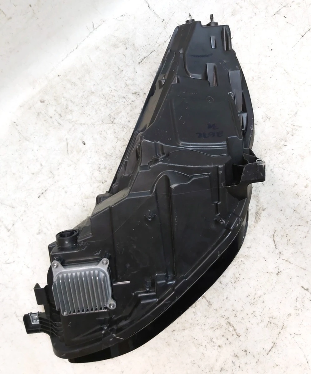 2 Фара головна права UP LEVEL (USA) Tesla model 3 model Y 1077372-00-K