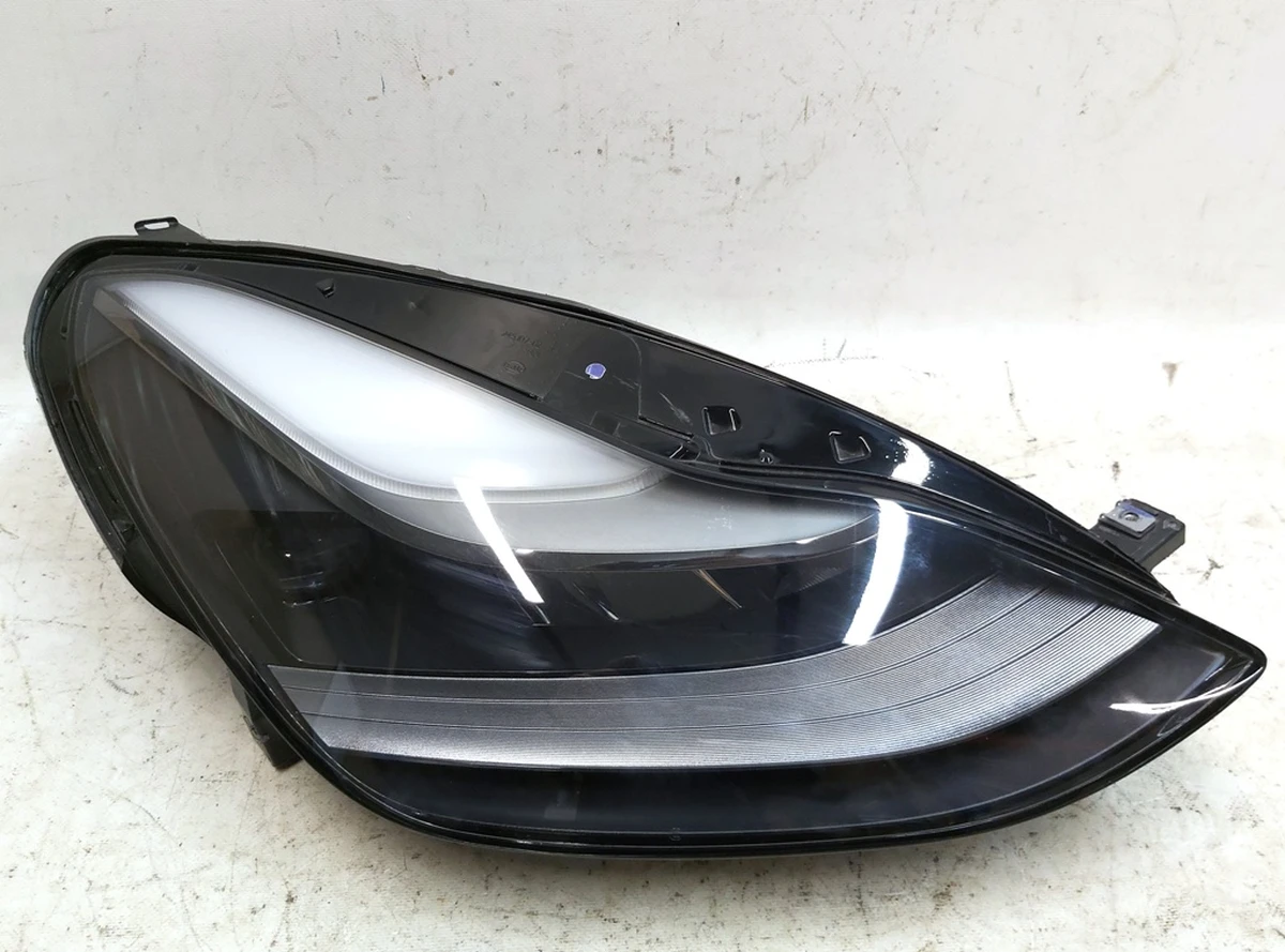 2 Фара головна права UP LEVEL (USA) Tesla model 3 model Y 1077372-00-K