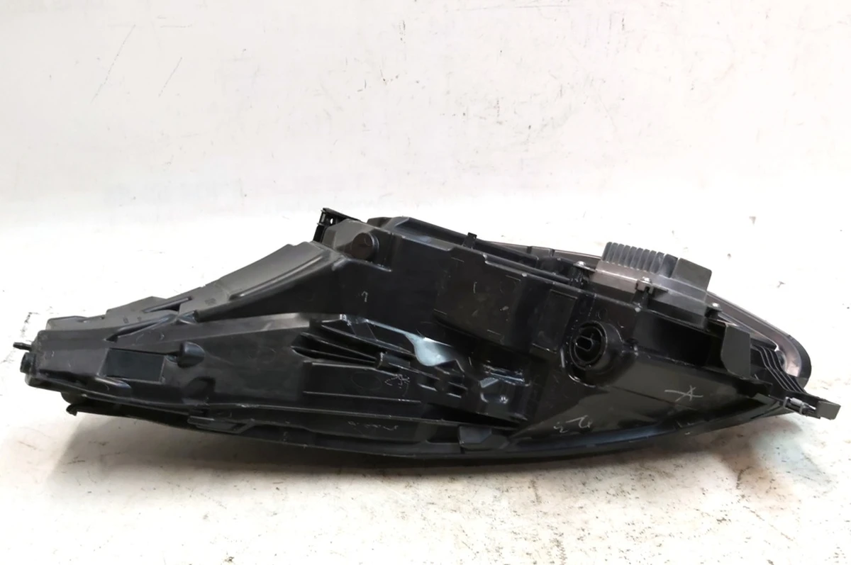 2 Фара головна права UP LEVEL (USA) Tesla model 3 model Y 1077372-00-K
